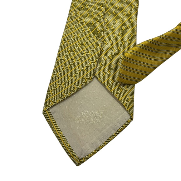 GIANNI VERSACE Yellow Geometric Monogram Logo Silk LUXURY Tie ITALY - Picture 6 of 6